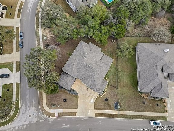 4th image of 120 Newcourt Pl