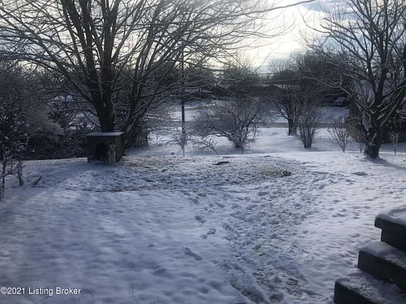 2nd image of 1801 Oakwood Dr