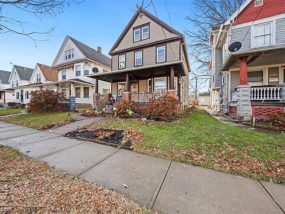 3rd image of 3921 Sackett Ave