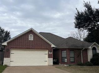 2922 Twisted Oak Dr, Brenham, TX 77833