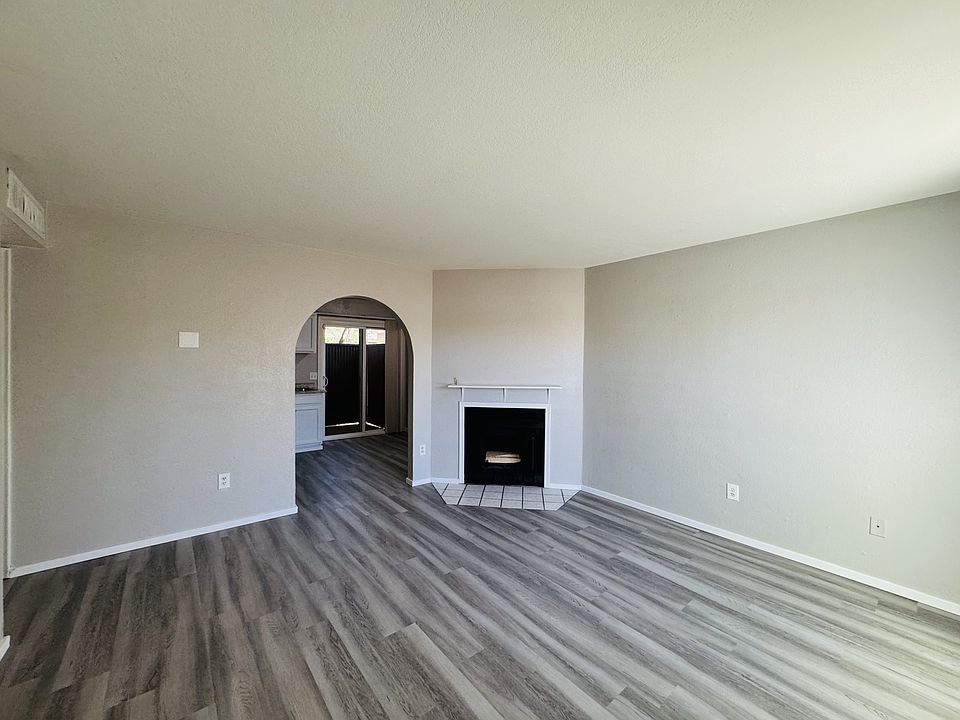 1st image of 2643 N Alvernon Way