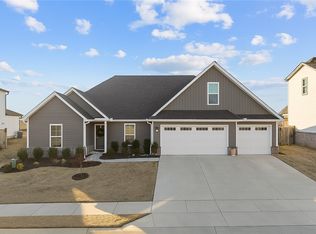 1651 Bristol Ln, Centerton, AR 72719