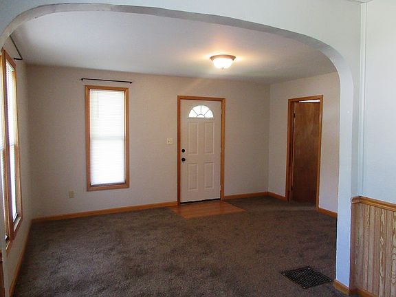 4th image of 610 4th Ave E