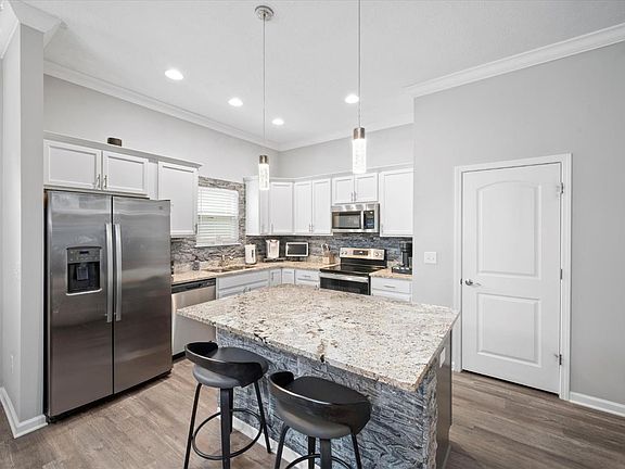 4th image of 4070 Coventry Cir