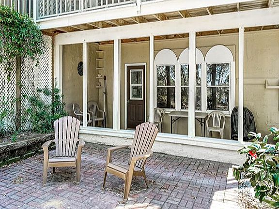 5th image of 321 Pelican Cir #A