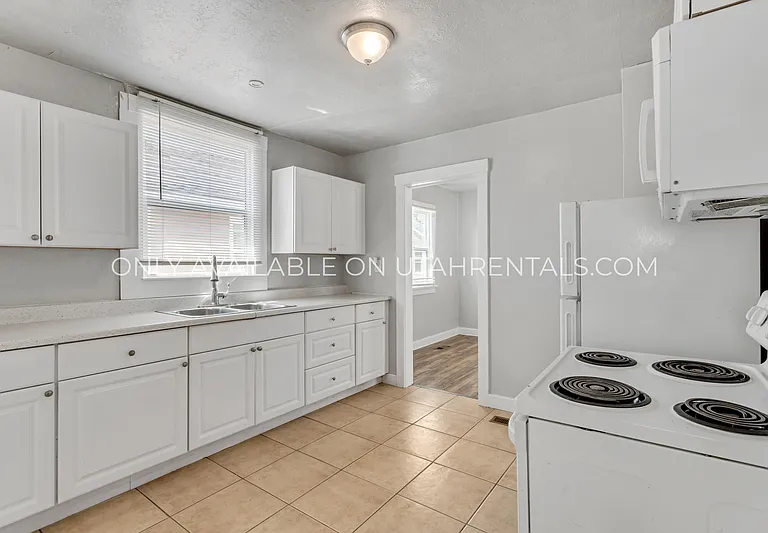 3182 Adams Ave #4 — Photo 3