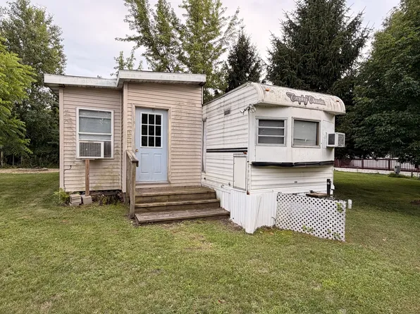 25-16 Woodhaven Lakes, Sublette, IL 61367