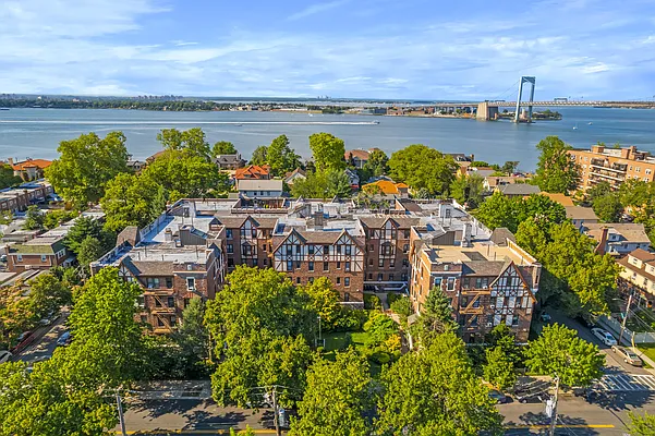 Sold by Keller Williams Realty Landmark | media 15