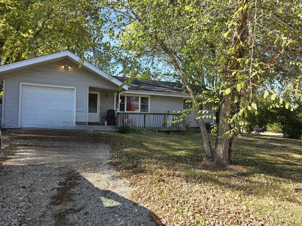 200 S Beck Rd, Lindenhurst, IL 60046