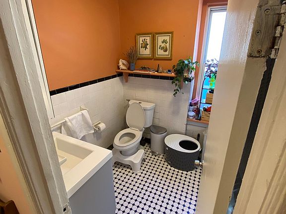 5th image of 4947 Catharine St #3