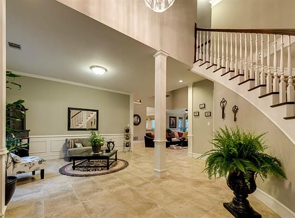 4th image of 208 Country Club Dr