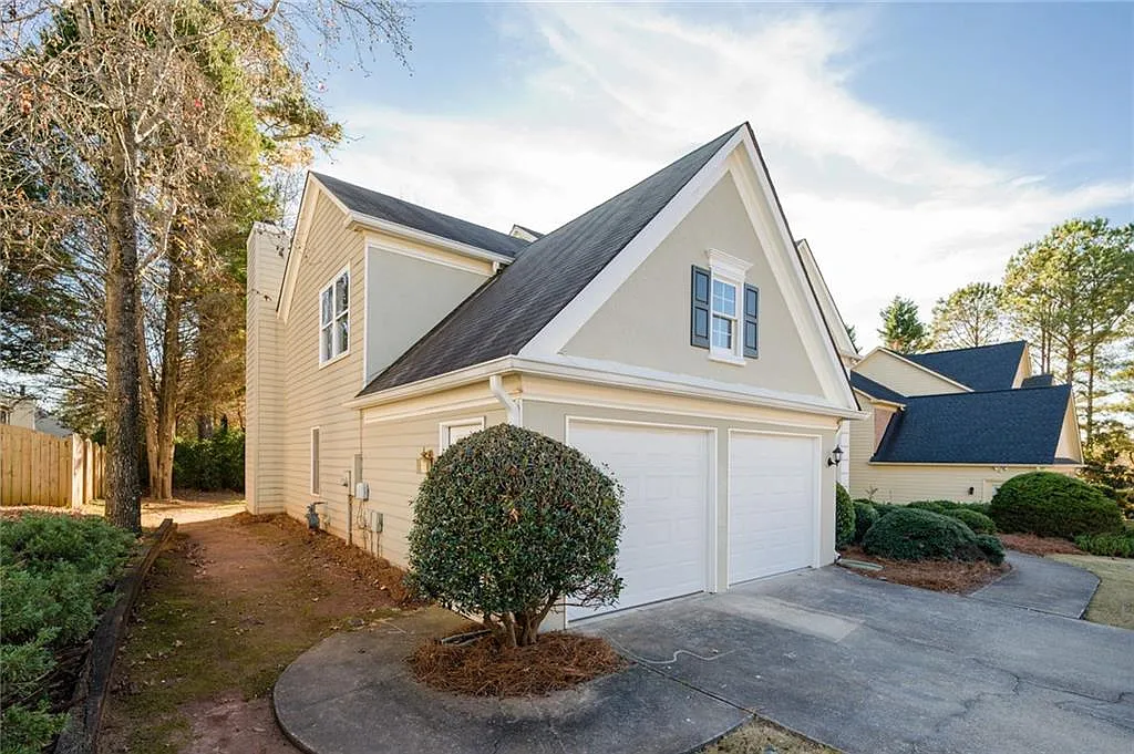 4 bed, 2.5 bath, 3066 sqft, $3,600 — Photo 3
