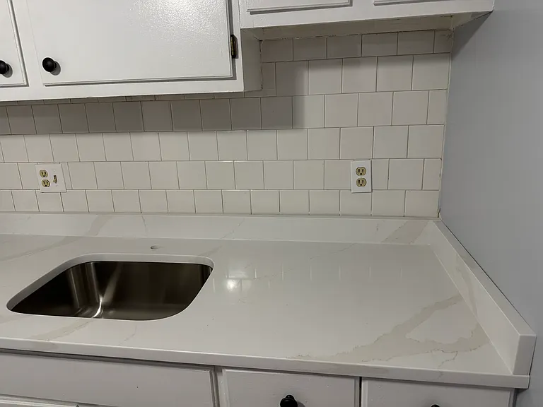 Quartz Countertop (Kitchen)