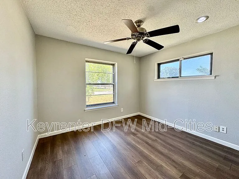 2801 Clearbrook Dr — Photo 14