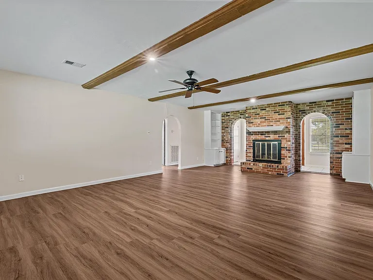 120 Texas Ave — Photo 9