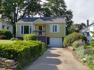 6943 Spencer St, Omaha, NE 68104