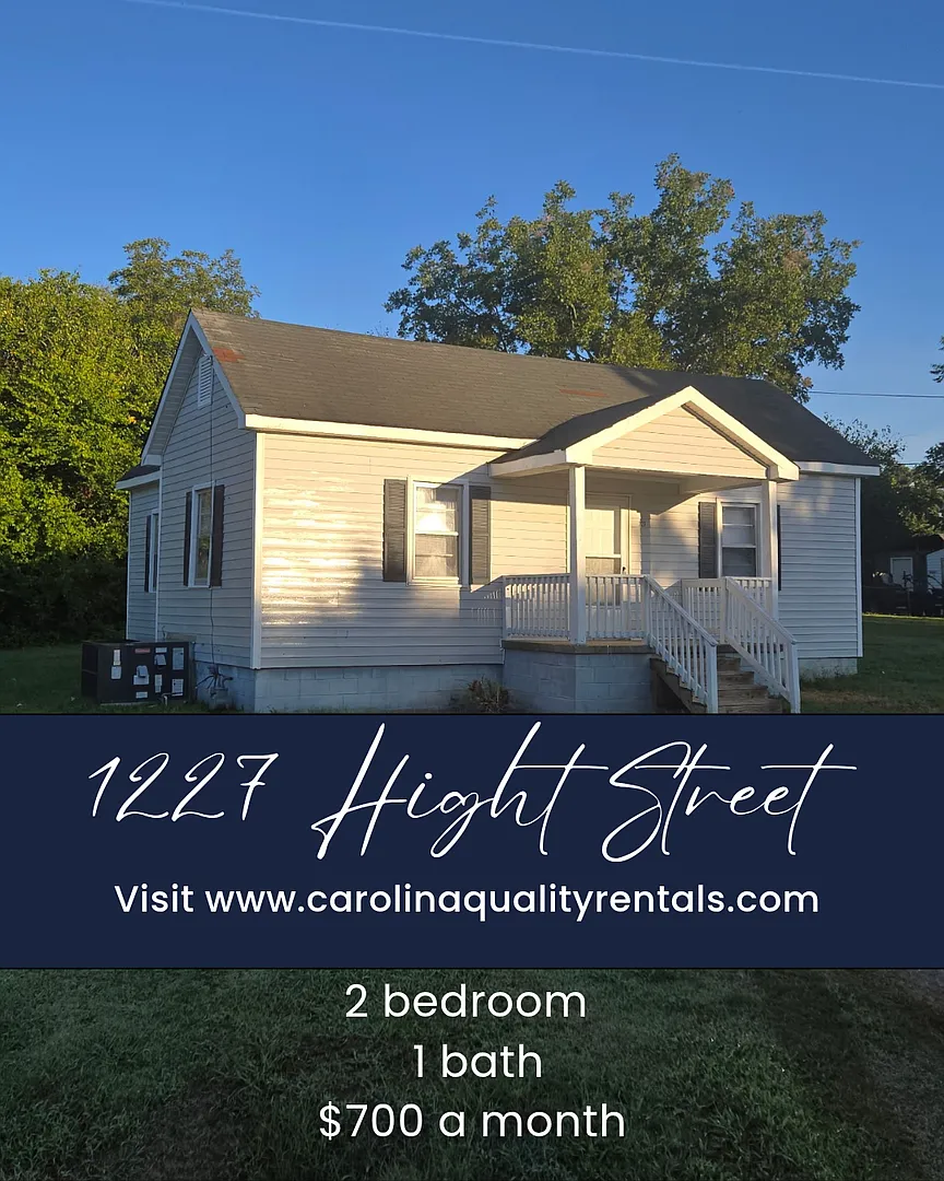 2 Bedroom/1 Bath House In Town — Photo 1
