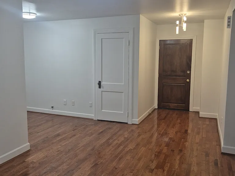 2063 Beechmont Ave #4 — Photo 2