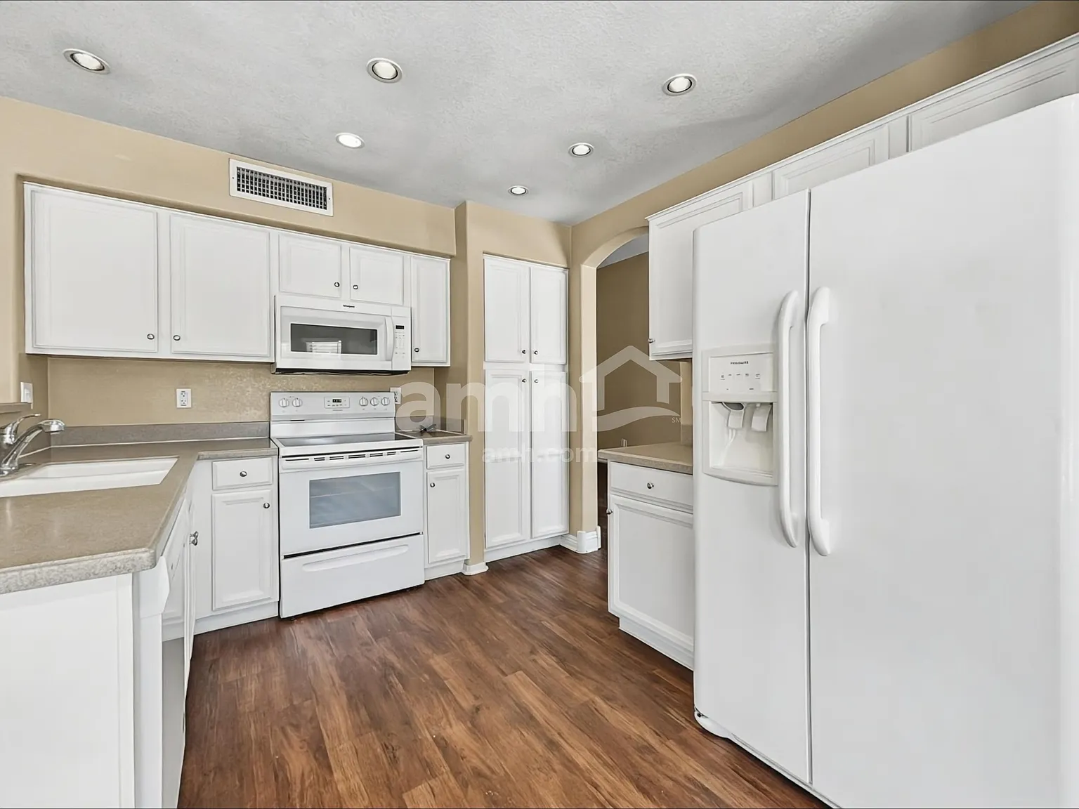 3 bed, 2.5 bath, 1860 sqft, $2,395 — Photo 3