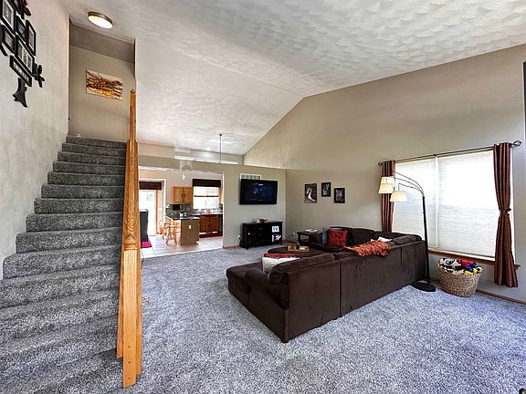 3rd image of 1551 Livingston Dr