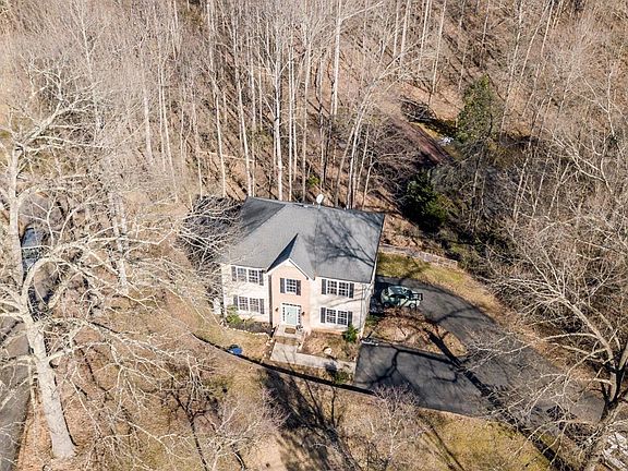 2nd image of 214 Ivy Dr