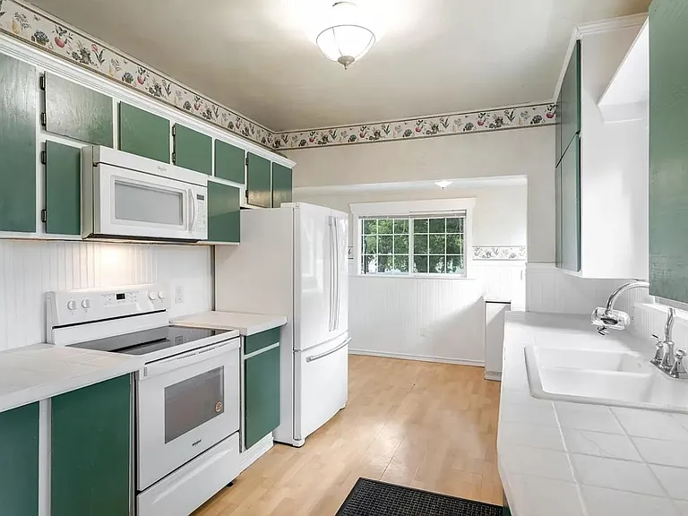 2327 Cedar St — Photo 4