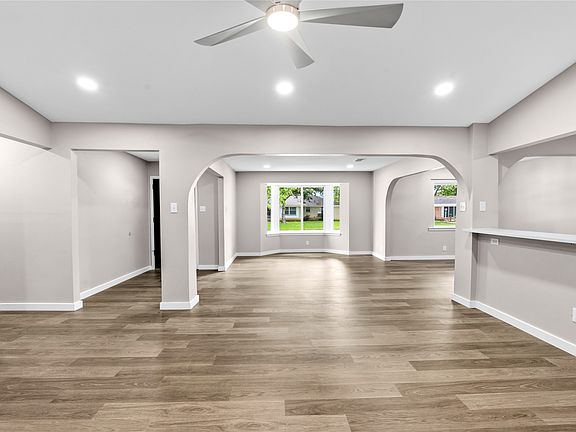 3rd image of 702 Austrian Rd