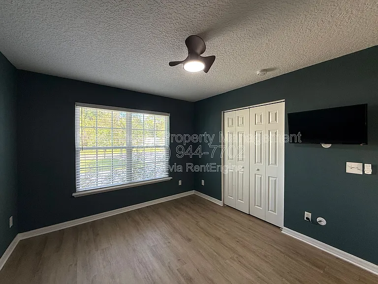 725 Alexander St — Photo 19