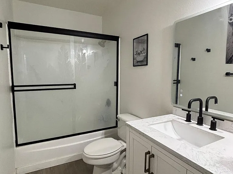 1600 E Laguna Dr — Photo 10