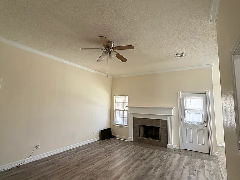 1001 Pontiac Ave — Photo 5