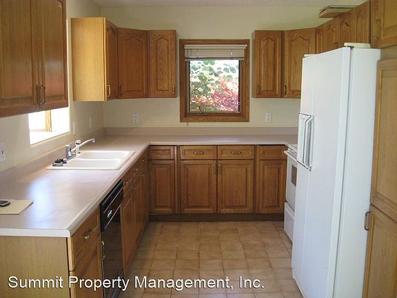 3rd image of 801 Spartan Dr APT B1