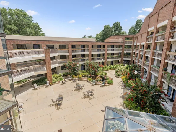 1951 Sagewood Ln APT 311, Reston, VA 20191