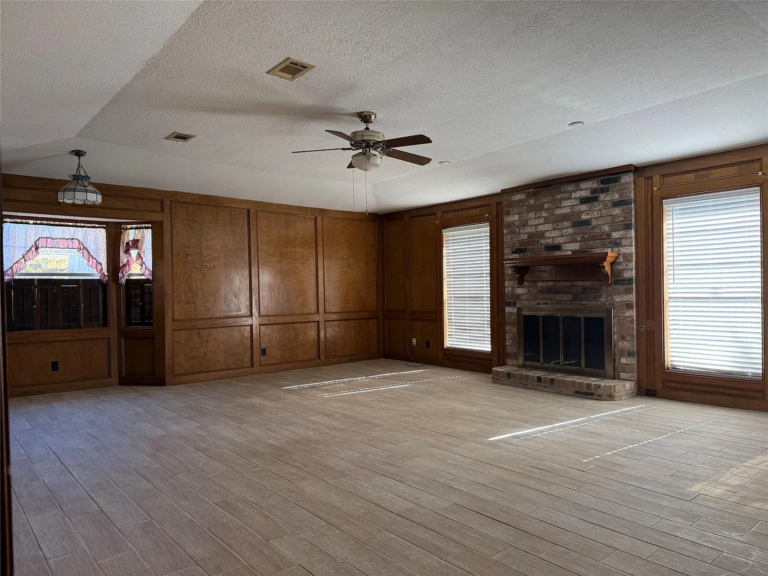 3 bed, 2.0 bath, 1748 sqft, $1,800 — Photo 3