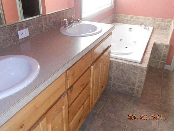 2nd image of 564 Lakewood Ct