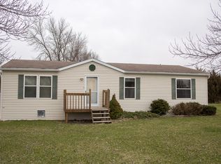513 E Main St, Fairbank, IA 50629
