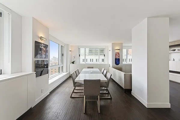 Sold by Nest Seekers International | media 10