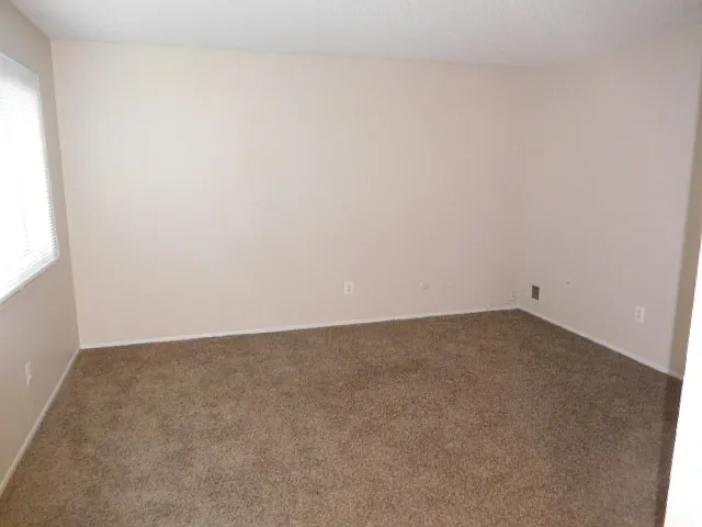 501 E Breckenridge St — Photo 8