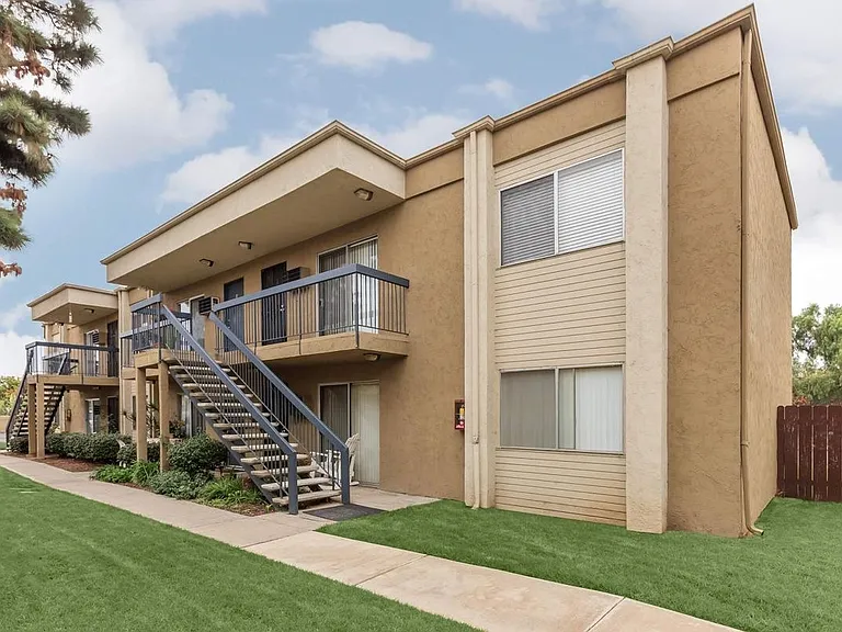 Sandalwood Apartments — Photo 11