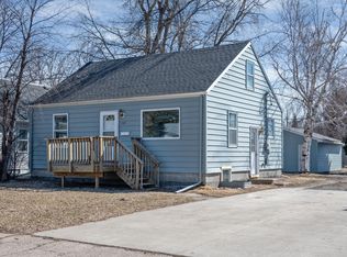 1705 7th Ave N, Grand Forks, ND 58203