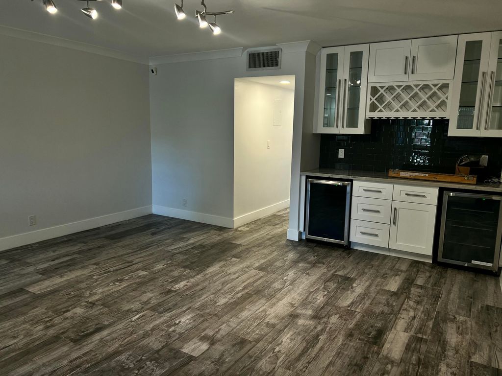 2800 NE 14th St #204, photo 6
