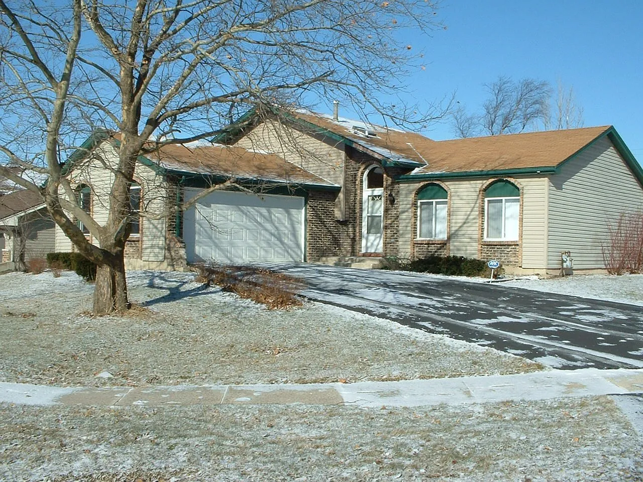 1202 Surrey Ln photo 1