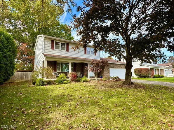 3348 Darbyshire Dr, Canfield, OH 44406