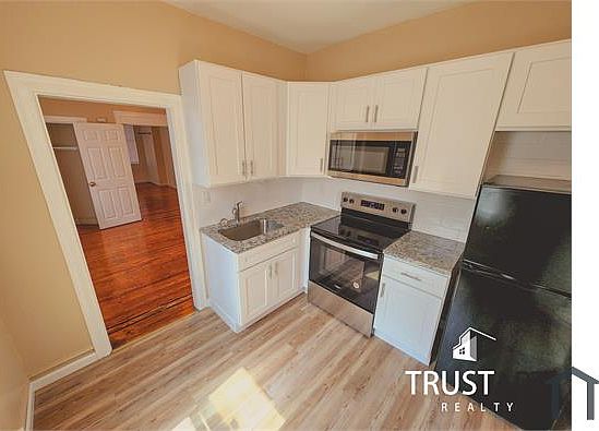 1st image of 1381 Dyre St #1