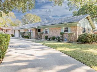 1833 Contour Dr, Gonzales, TX 78629