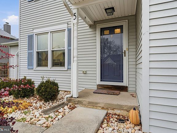 3rd image of 5 Foxfern Dr