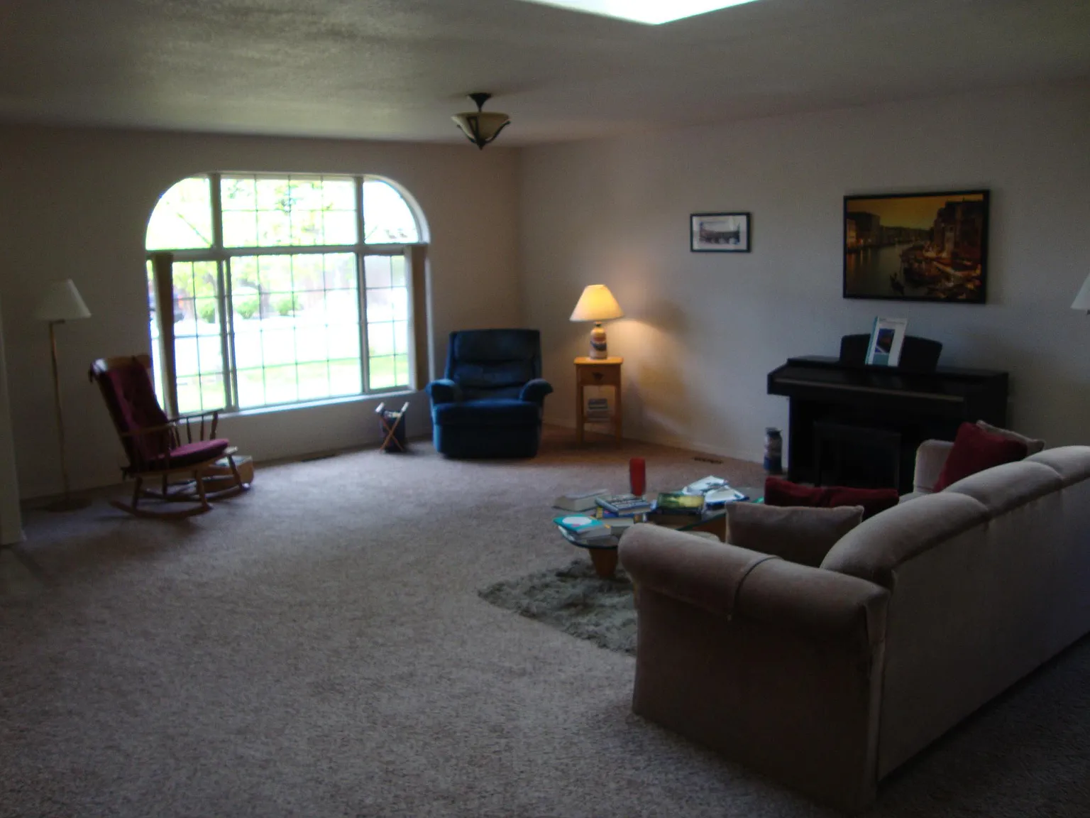 3 bed, 1821 sqft, $2,200 — Photo 2