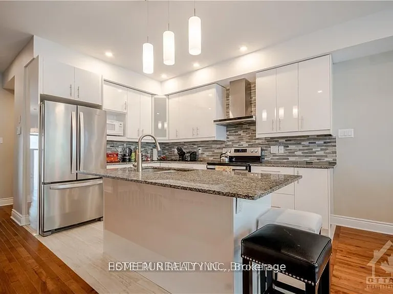 560 Mutual St — Photo 5