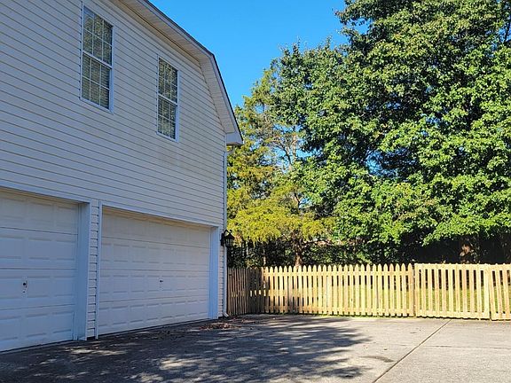4th image of 9623 Denning Ln