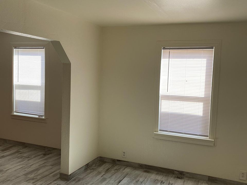 2nd image of 307 N Quince Ave