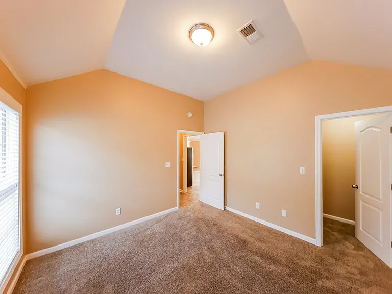 1061 Village Trl — Photo 18